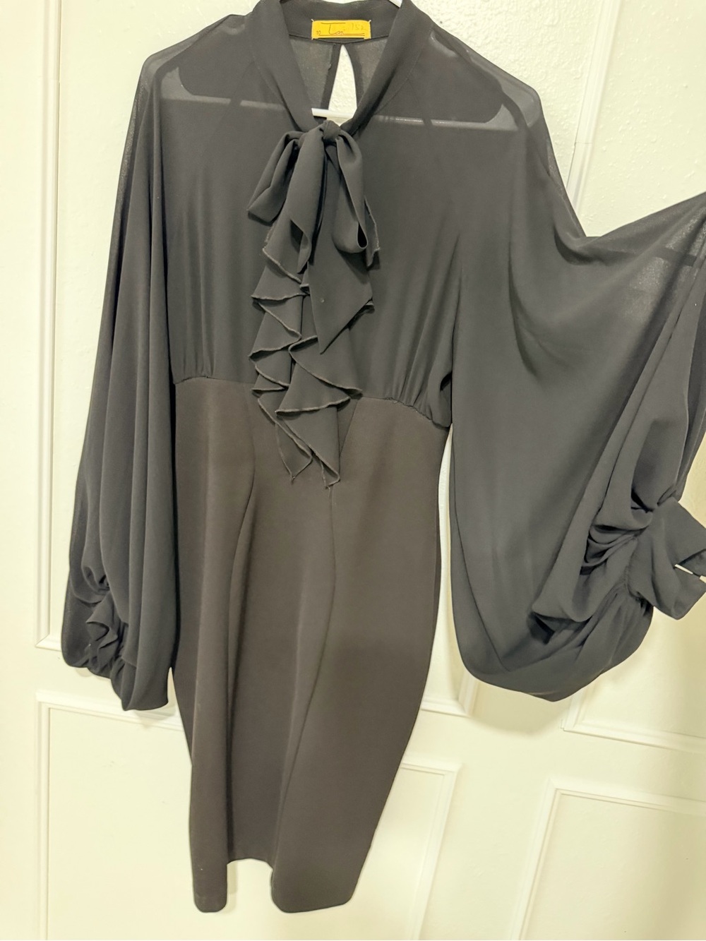 Elegant Black Ruffle-Tie Long-Sleeve Dress
